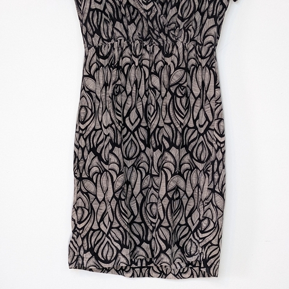 Akiko 100% Silk Printed Mini Dress Surplice V Neck Faux Wrap Floral Tan Size XS - Picture 8 of 14